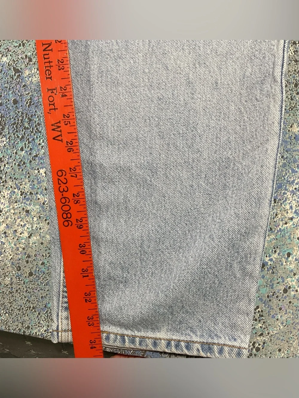 Levi's Men's Light Wash Relaxed Jeans. Brown Tab Vintage 1999